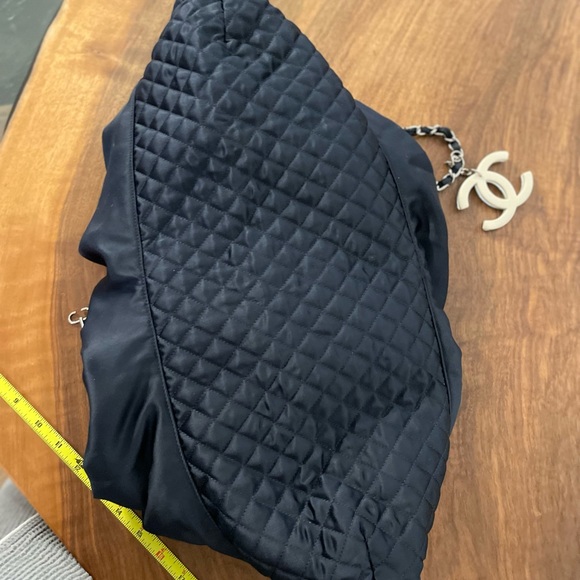 SOLD - Chanel cruise extra large satin soft tote - Picture 4 of 5